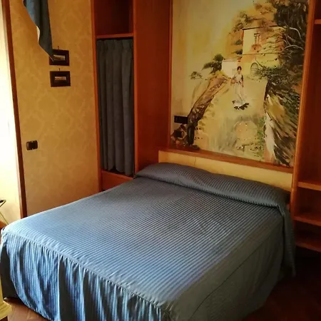 Hotel Ares Naples