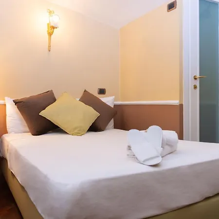 Hotel Ares Neapol