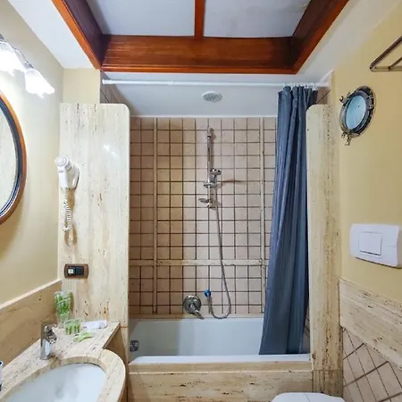 Hotel Ares Neapol