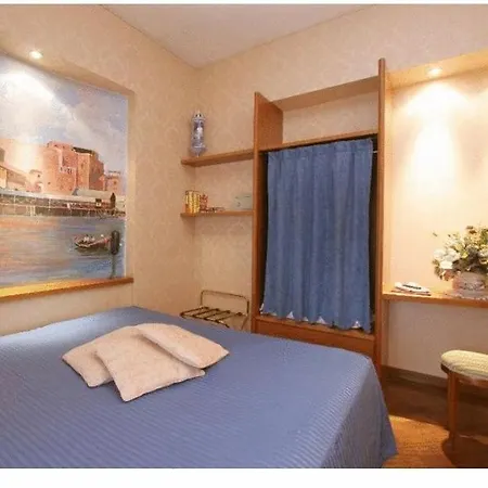 Hotel Ares Neapol