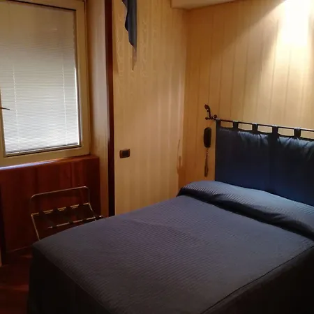 Ares Hotel Neapol