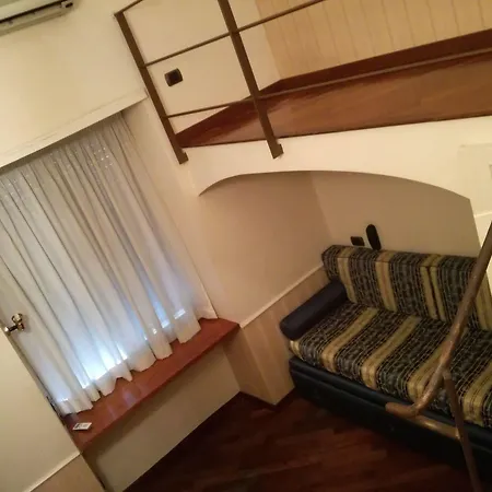 Ares Hotel Neapol