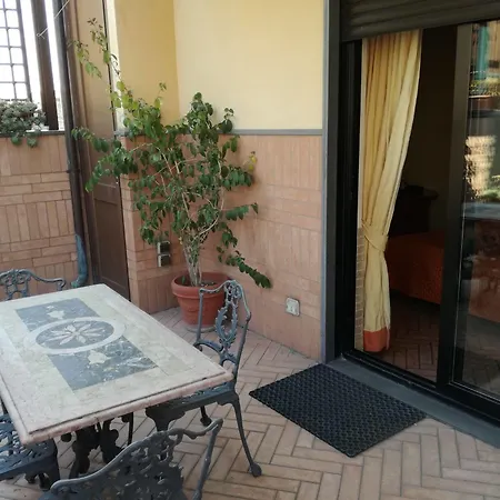 Ares Hotel Neapol